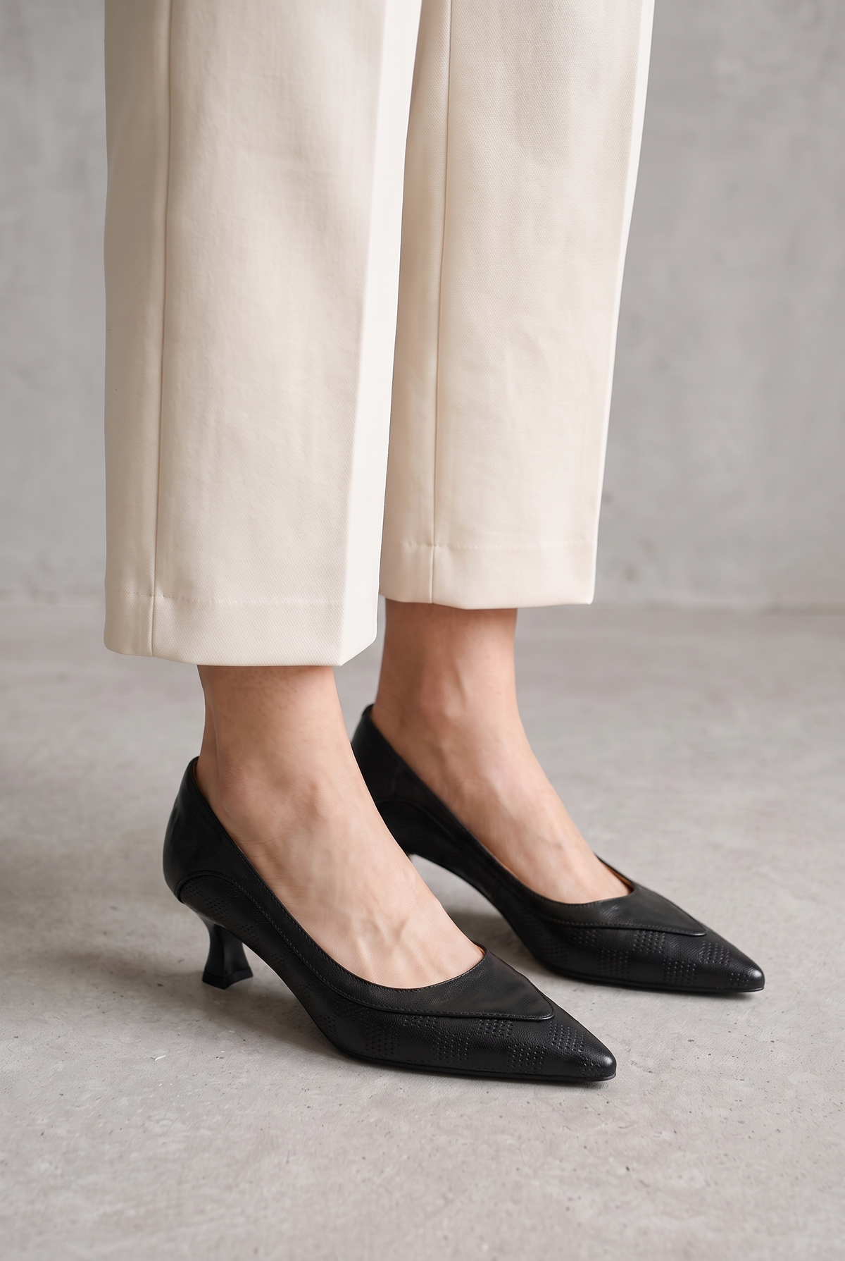Classic Pointed Premium Heels - Black