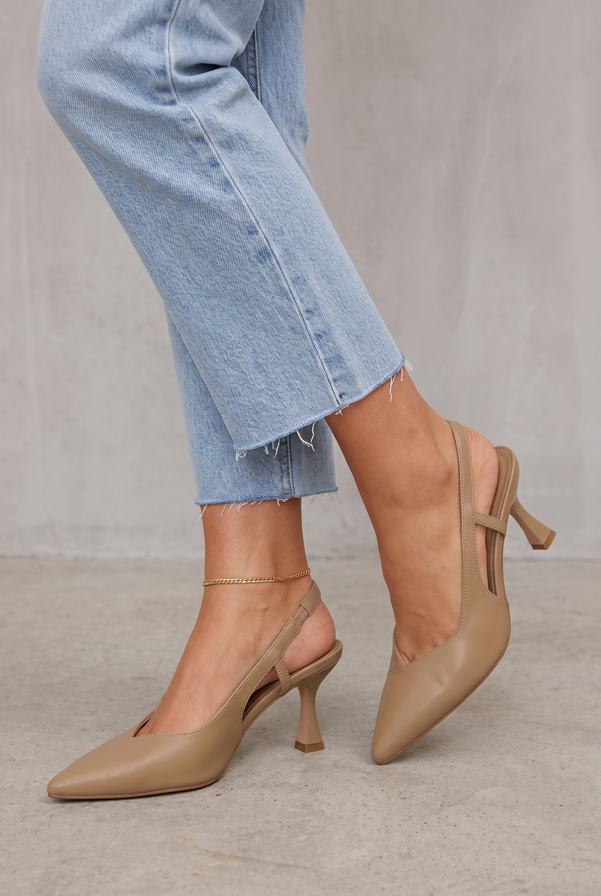 Elegant Slingback Pointed Heels