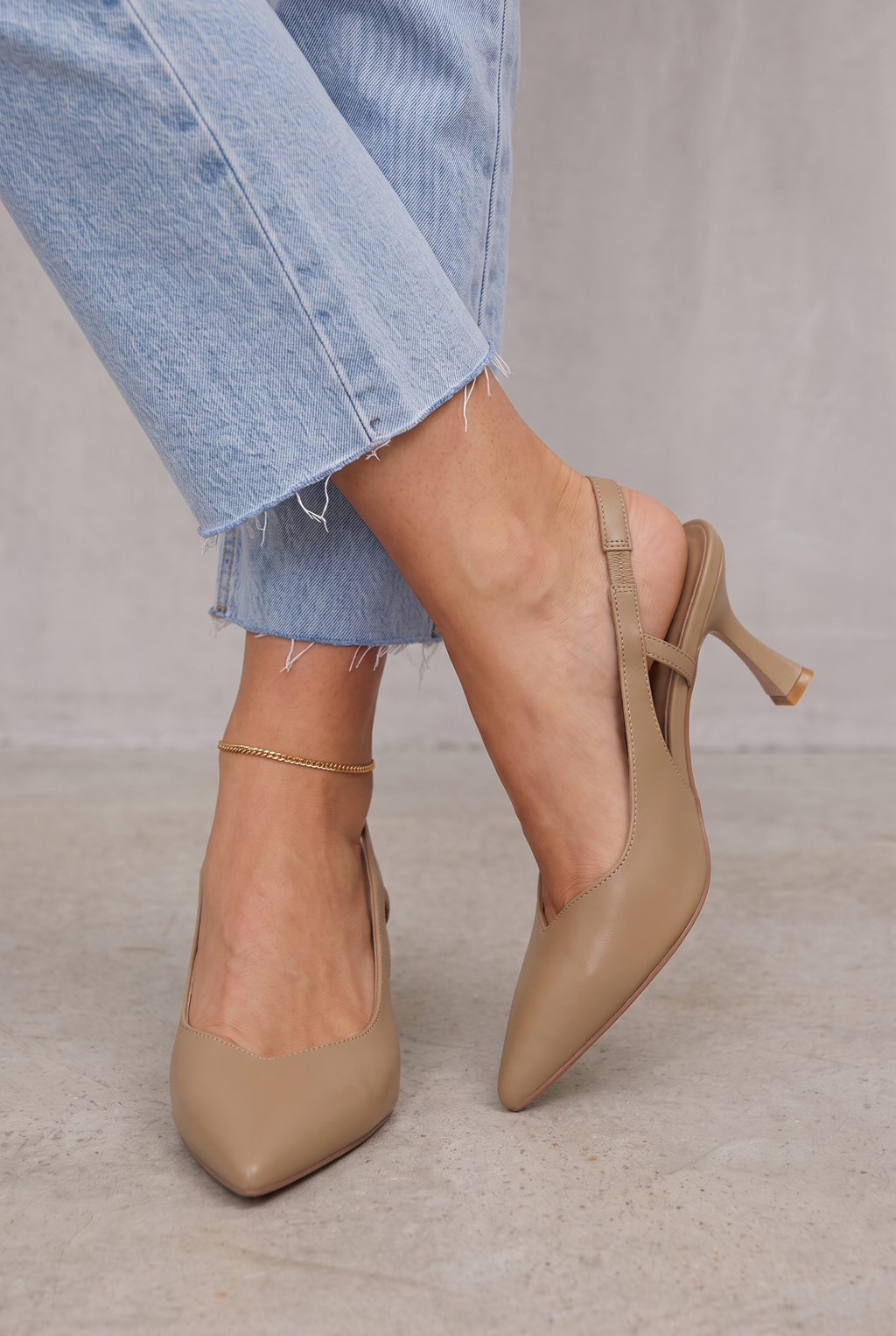 Elegant Slingback Pointed Heels