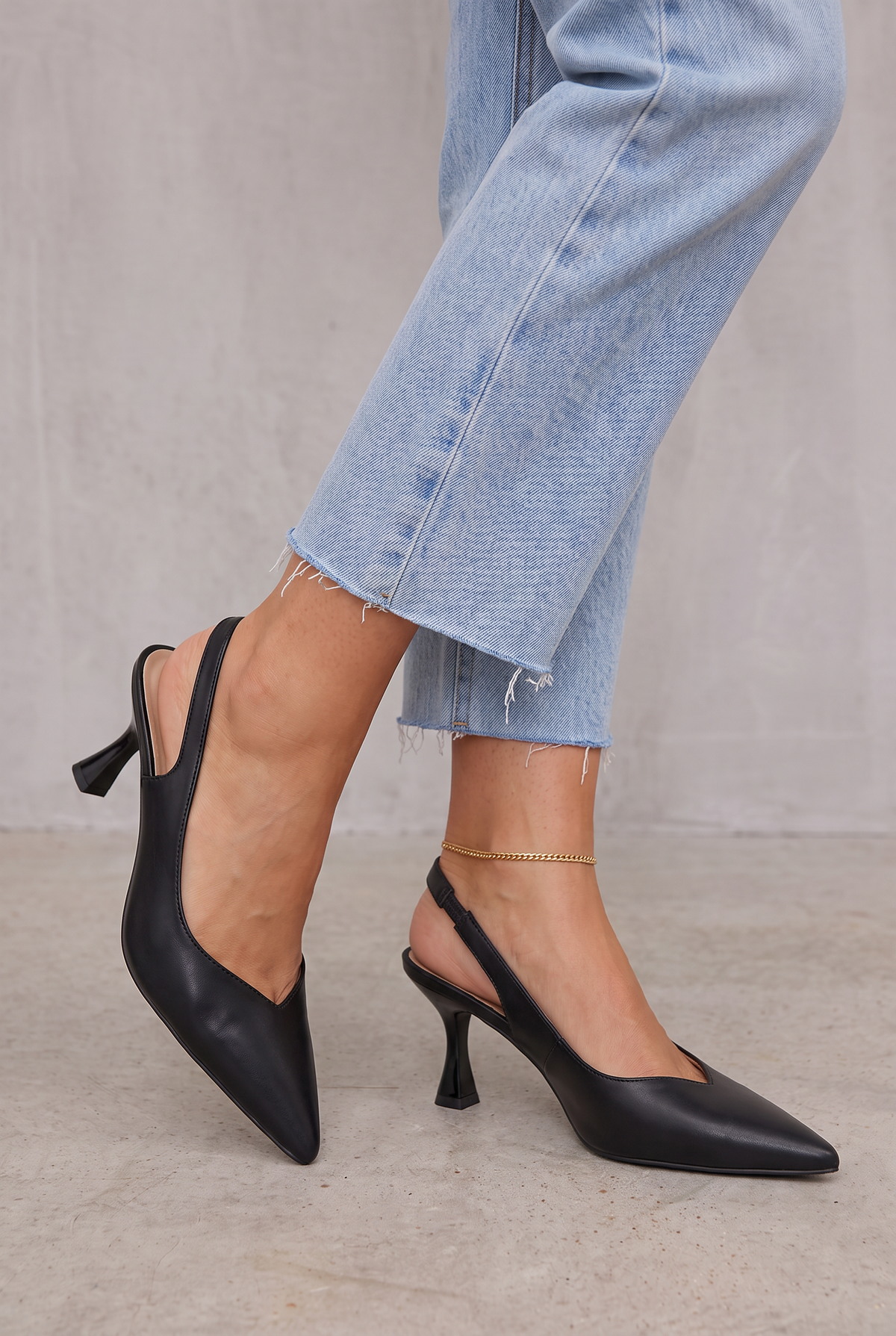 Elegant Slingback Pointed Heels - Black