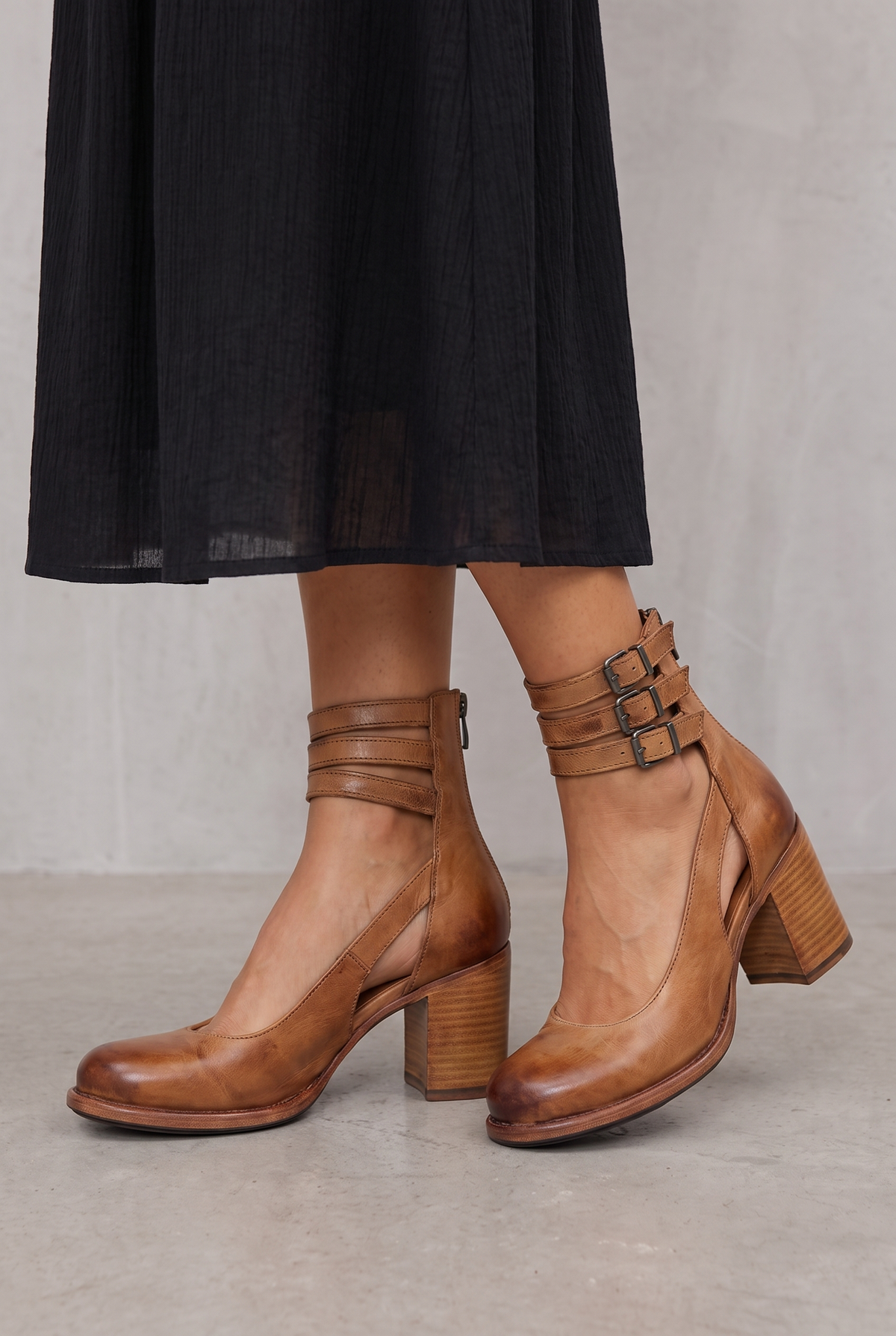 Comfortable Classic Strap Heels - Black